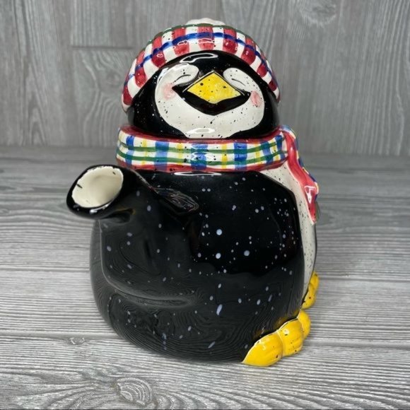 Julie Ueland penguin Christmas tea pot with scarf - Picture 2 of 7